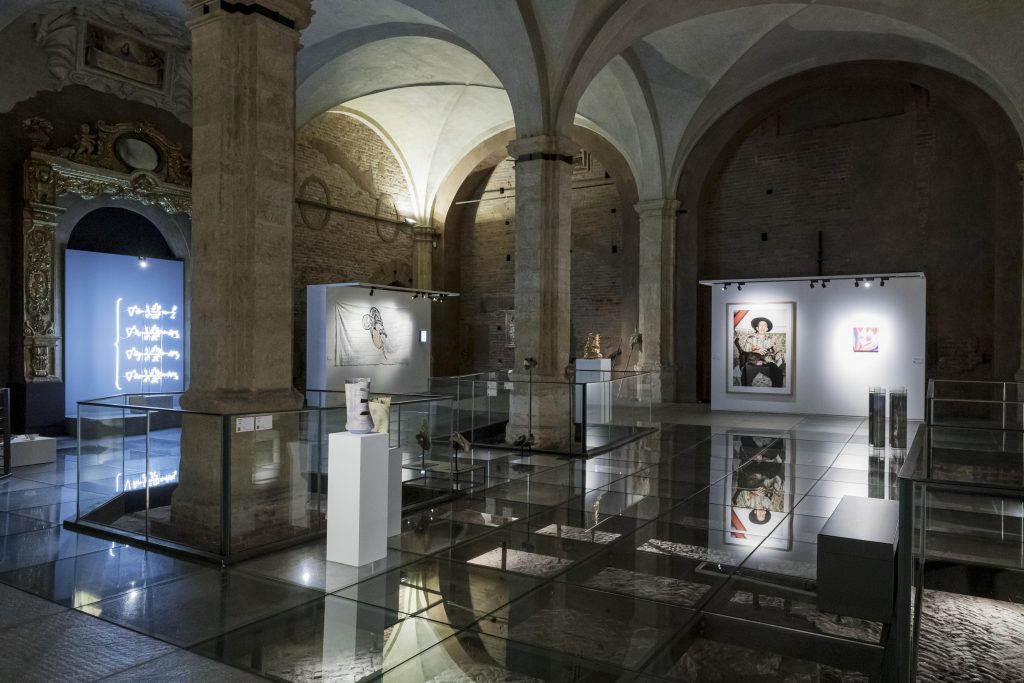 Bagaimana Direktur Pameran Seni Teratas Italia Menata Ulang Acara